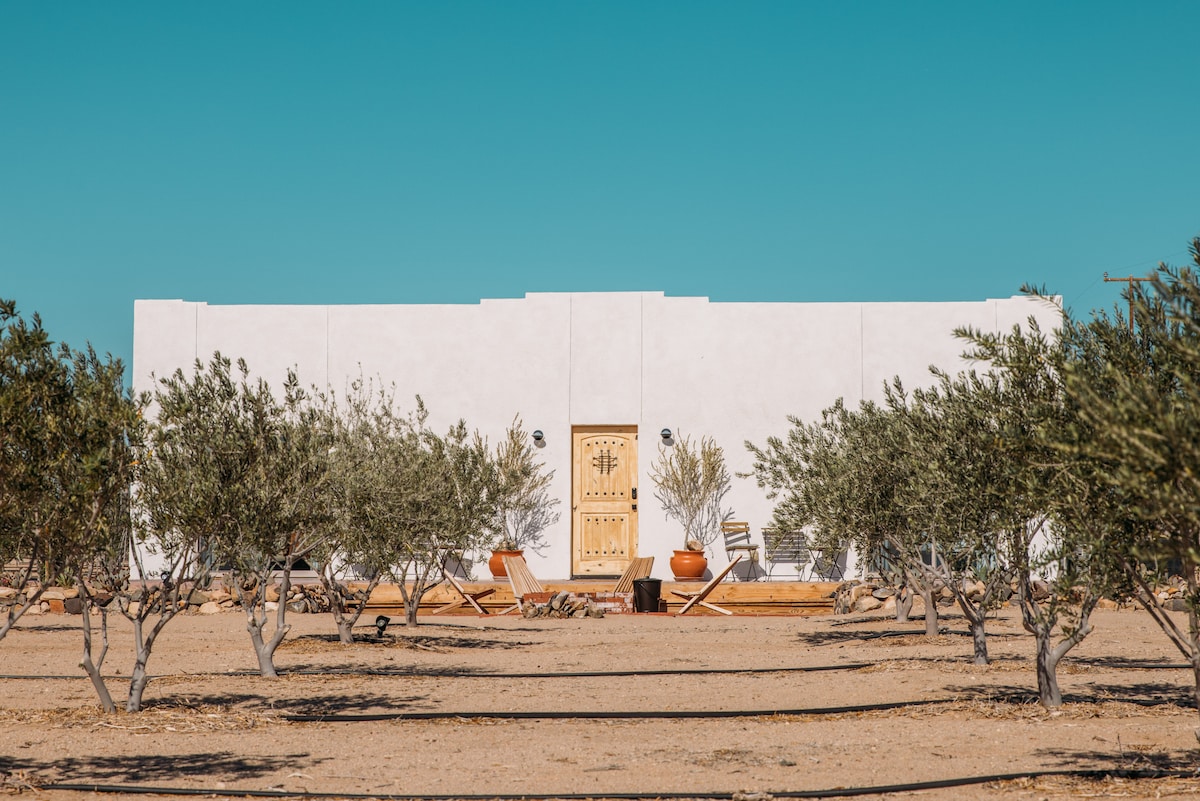 Joshua Tree Olive Farm · Serene Farm Retreat, Spa