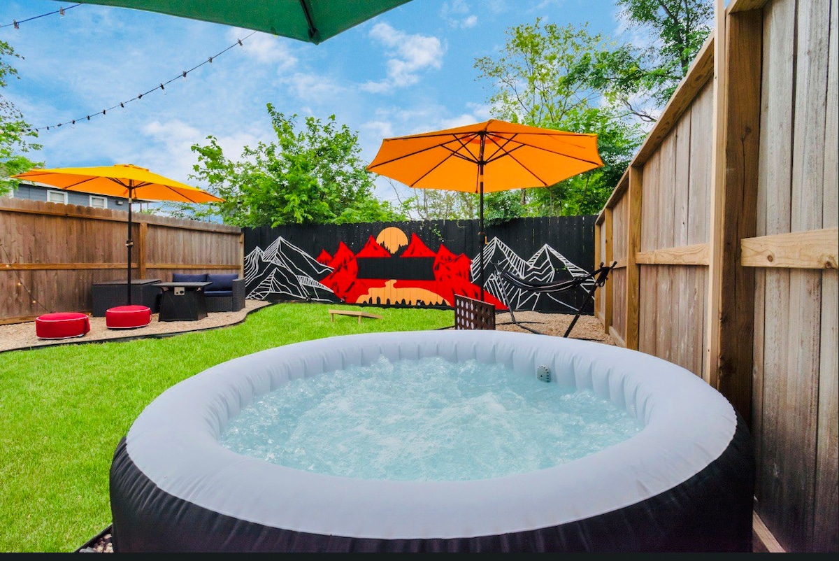 CAMP OUT| Big Backyard W/HotTub| 5mins To Downtown
