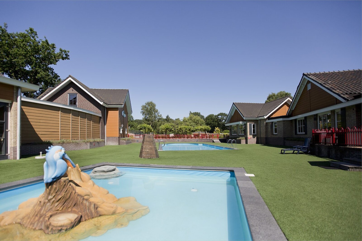 Nature, pools & privacy. Tiny house @ De IJsvogel