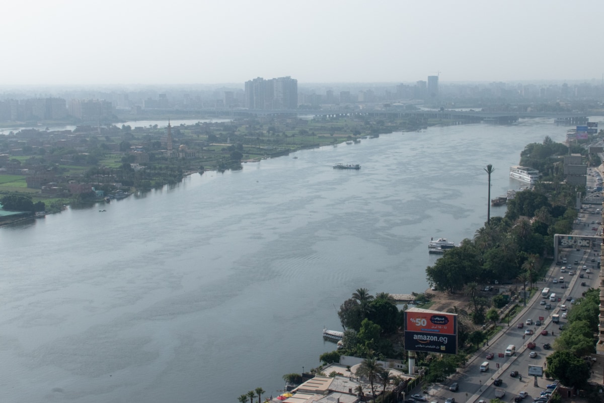 Cairo-Maadi, Pyramids & Nile View Luxury Apartment