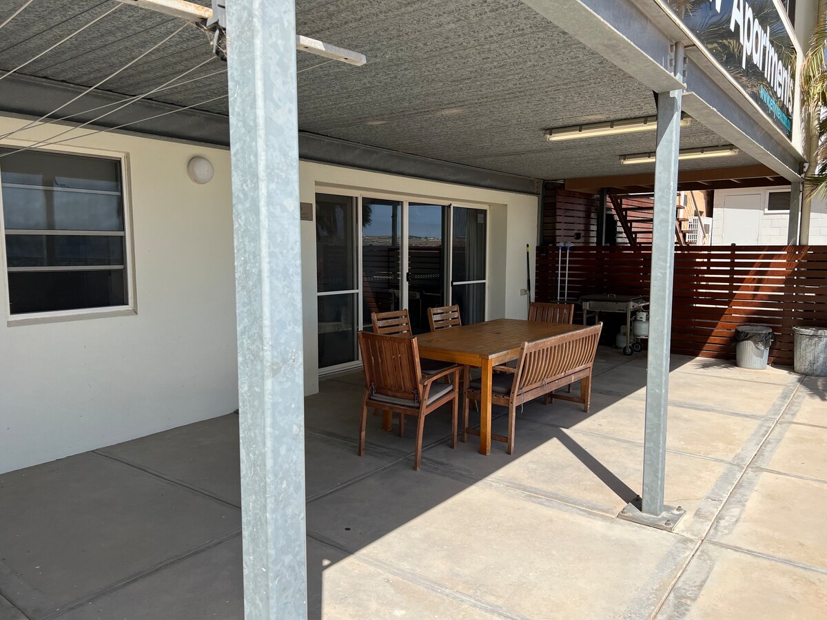 Beachside & Jetty View 6 (Captains Apartment)