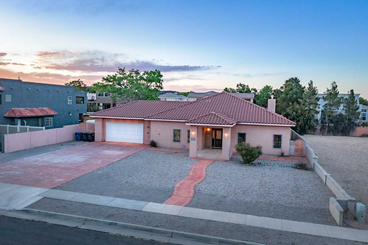 Westside ABQ 4BR w/2 Primary BR