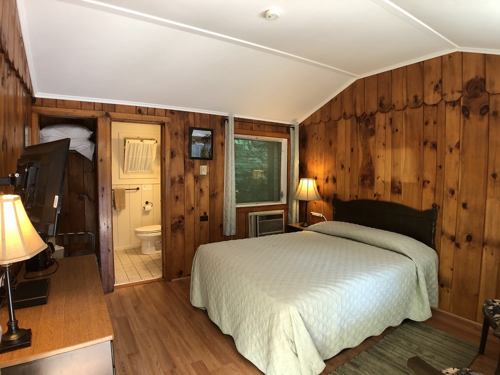 Queen Guest Room#20-Green Haven Resort-Lake George
