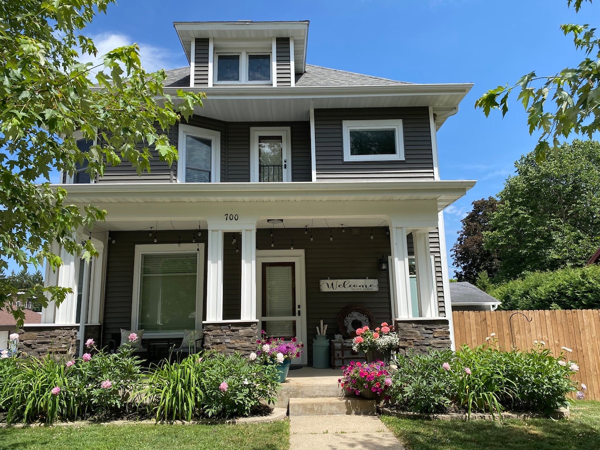 Cozy Upper Flat in New Glarus