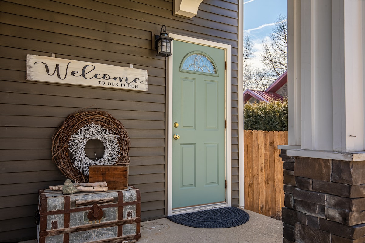 Cozy Upper Flat in New Glarus