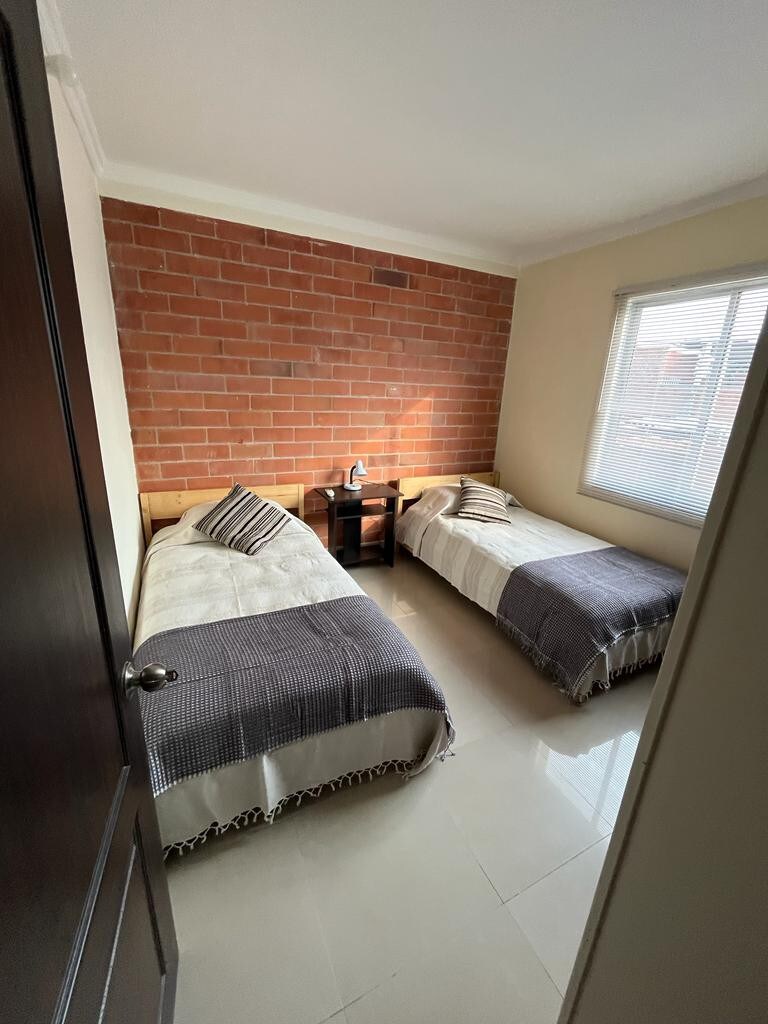 Habitación con 2 camas sencillas en Jamundí (1)