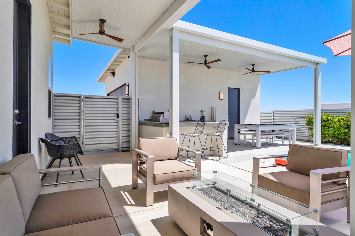 Fun in the sun - outdoor kitchen and pool table