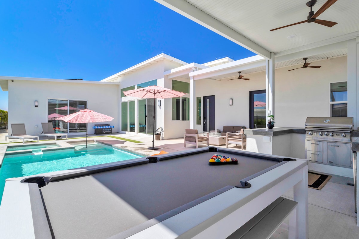 Fun in the sun - outdoor kitchen and pool table