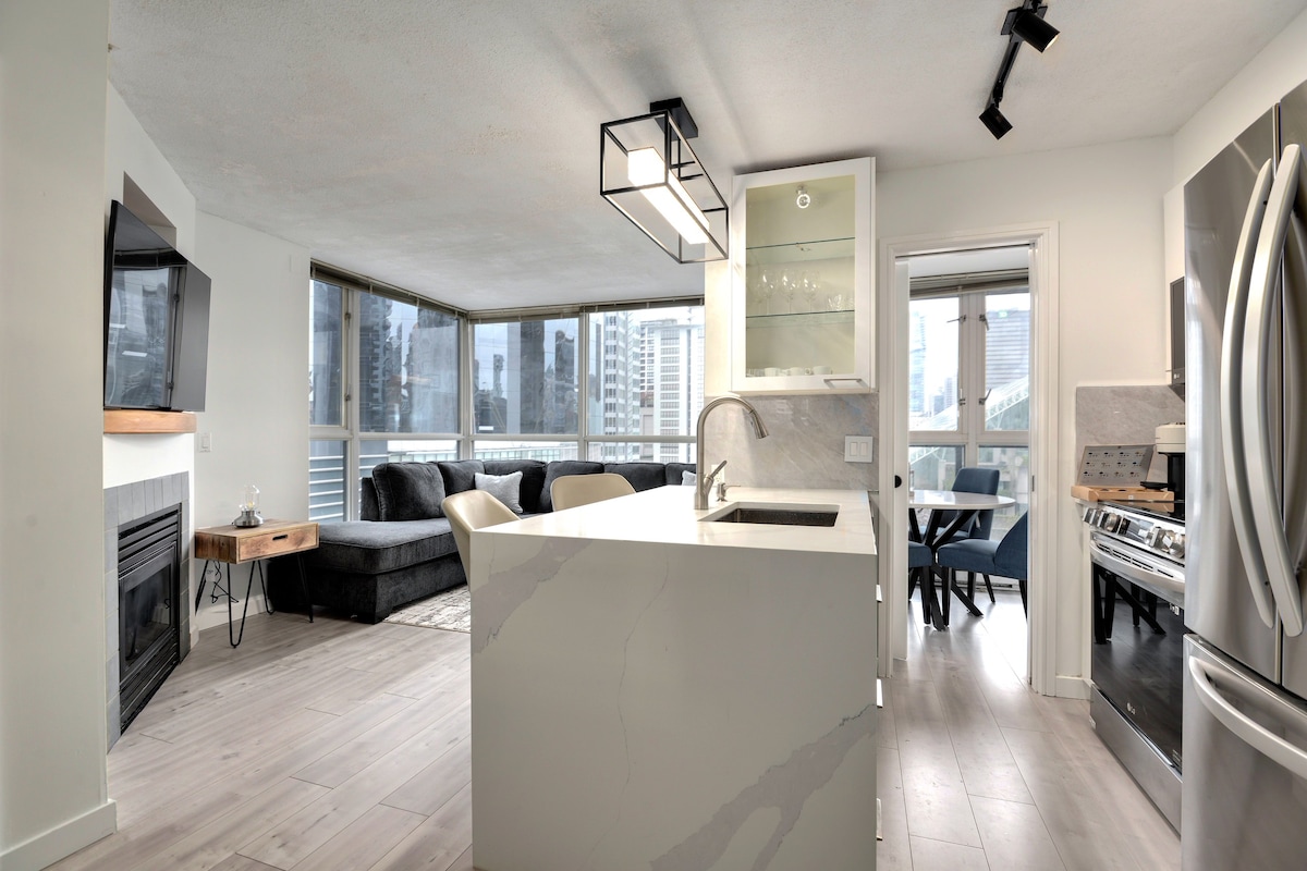 Luxury Condo in Downtown Vancouver with city view