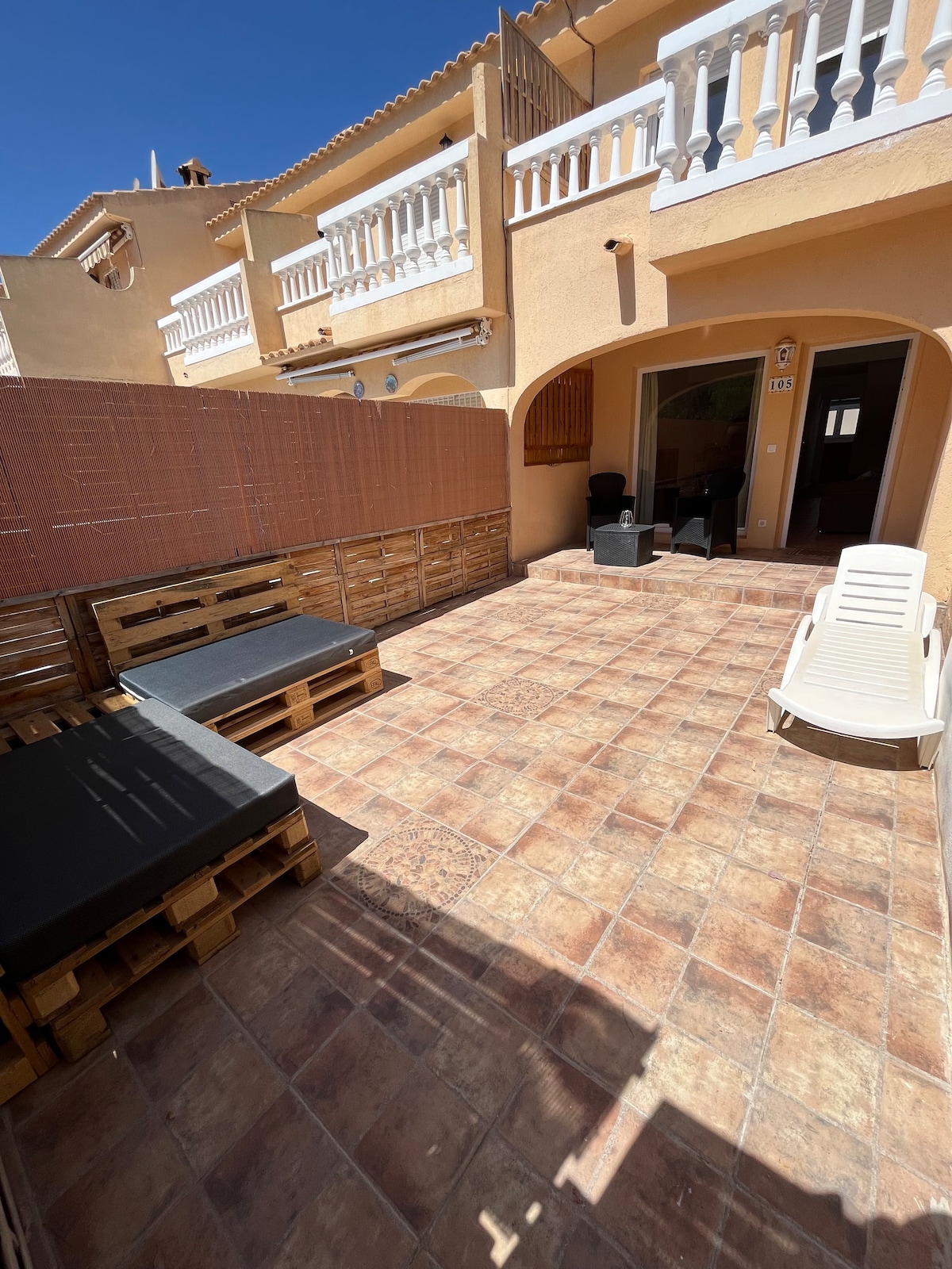 Bungalow con piscina. Descubre la Costa Blanca