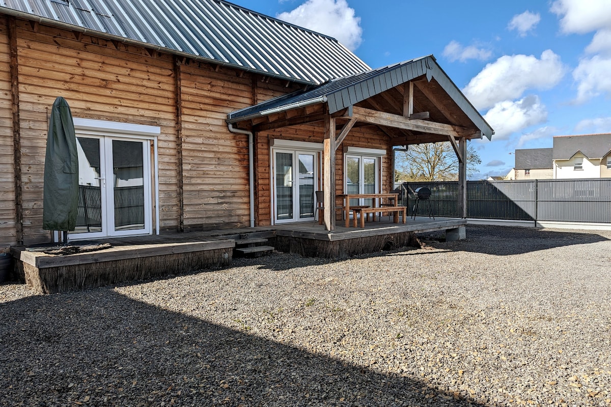 Beautiful wooden house, free parking near the bay