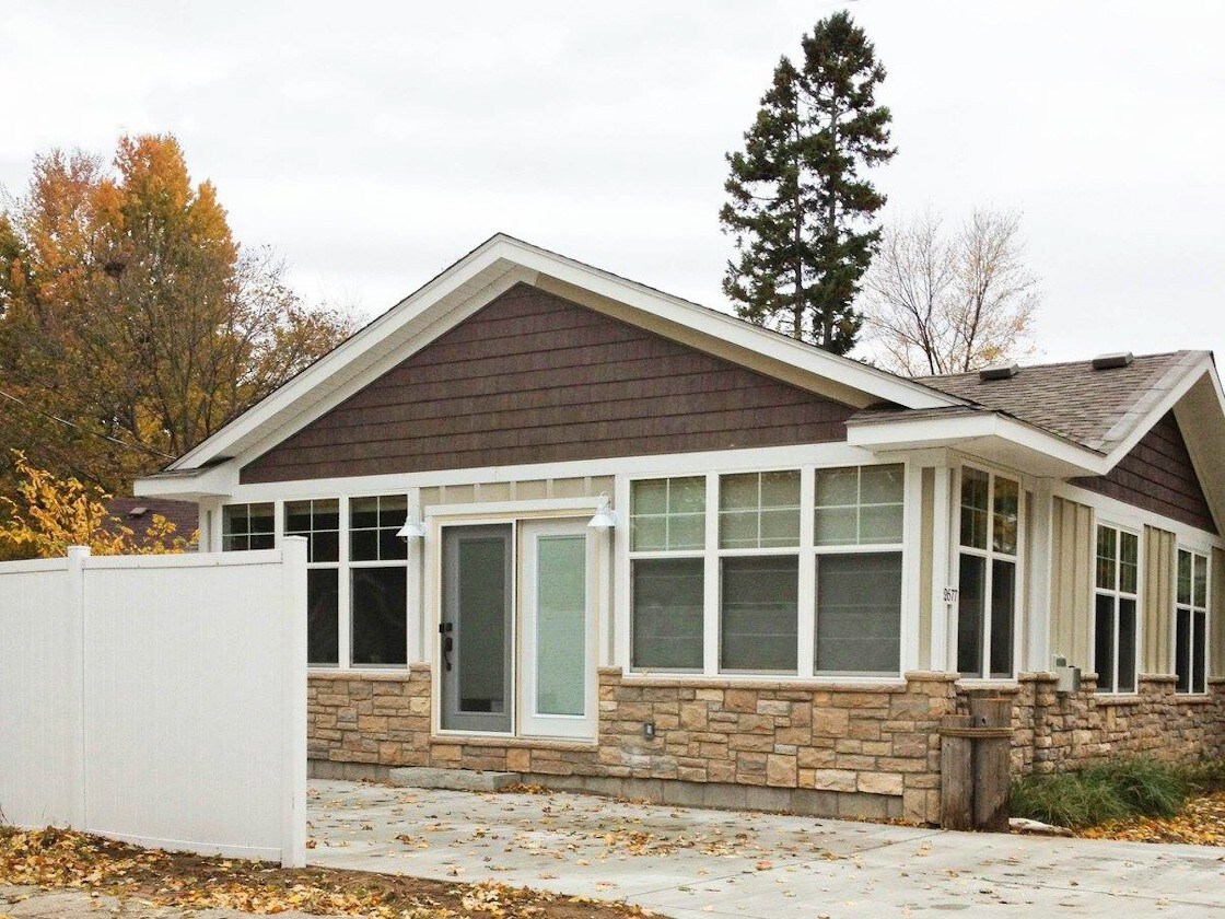 Beach House, steps to Lake Huron, beach rights