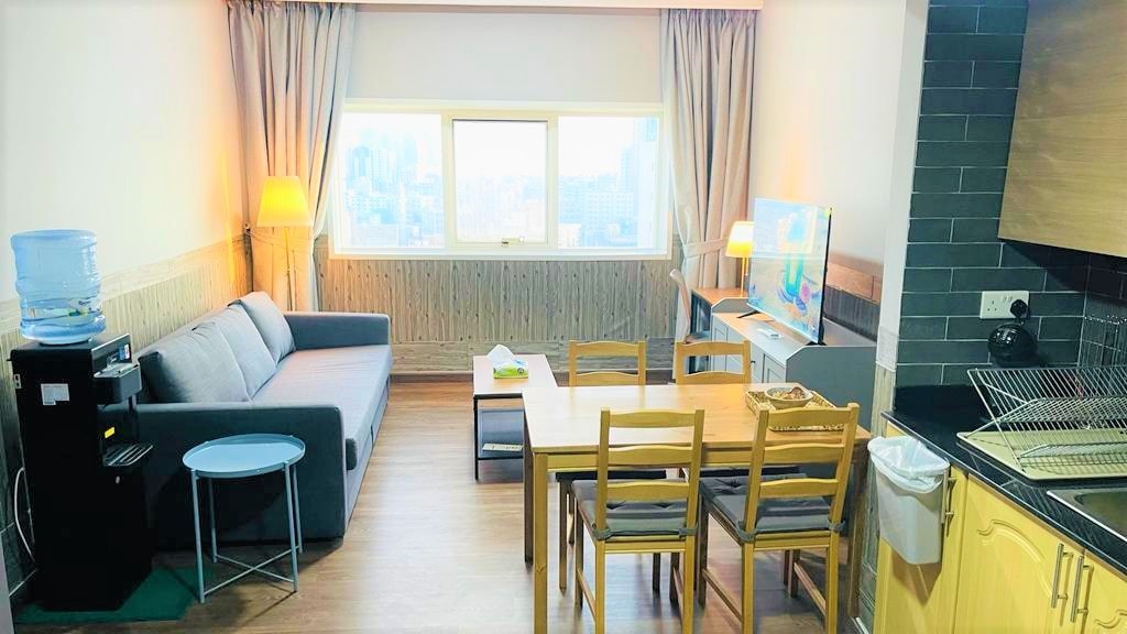 Jovial 1-Bedroom Apt. Sea View & Housekeeping