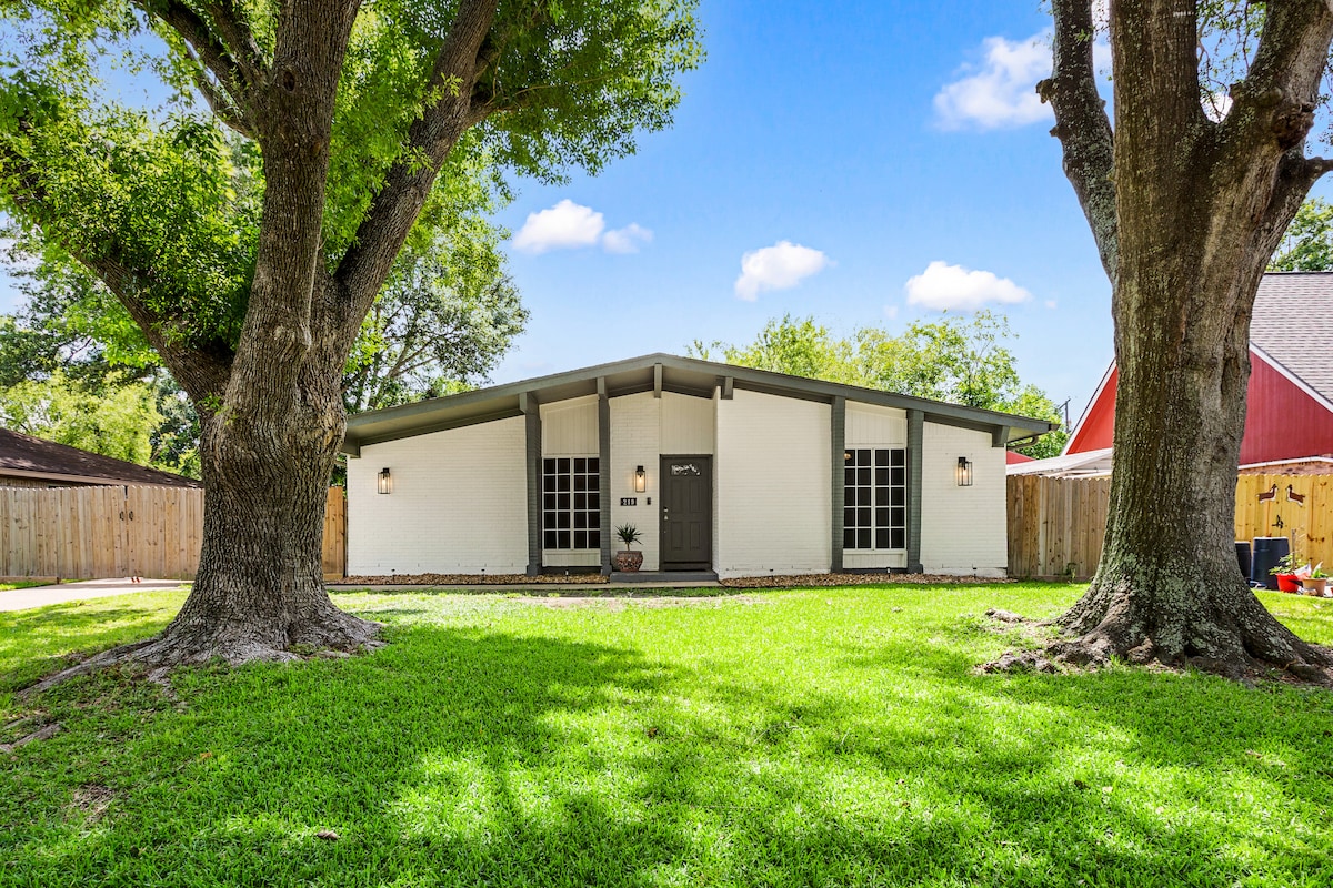 Family Friendly Highland Terrace Home