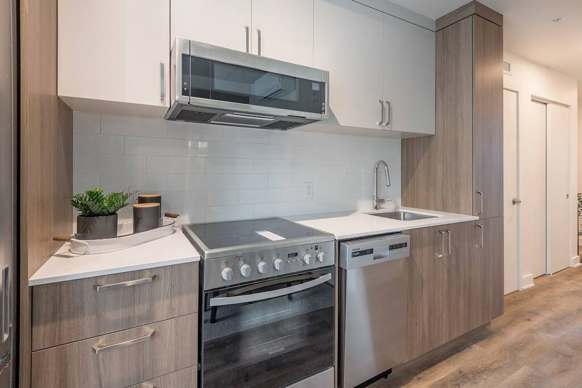 VIP Stays Downtown - Modern & Minimalist 2BR Condo