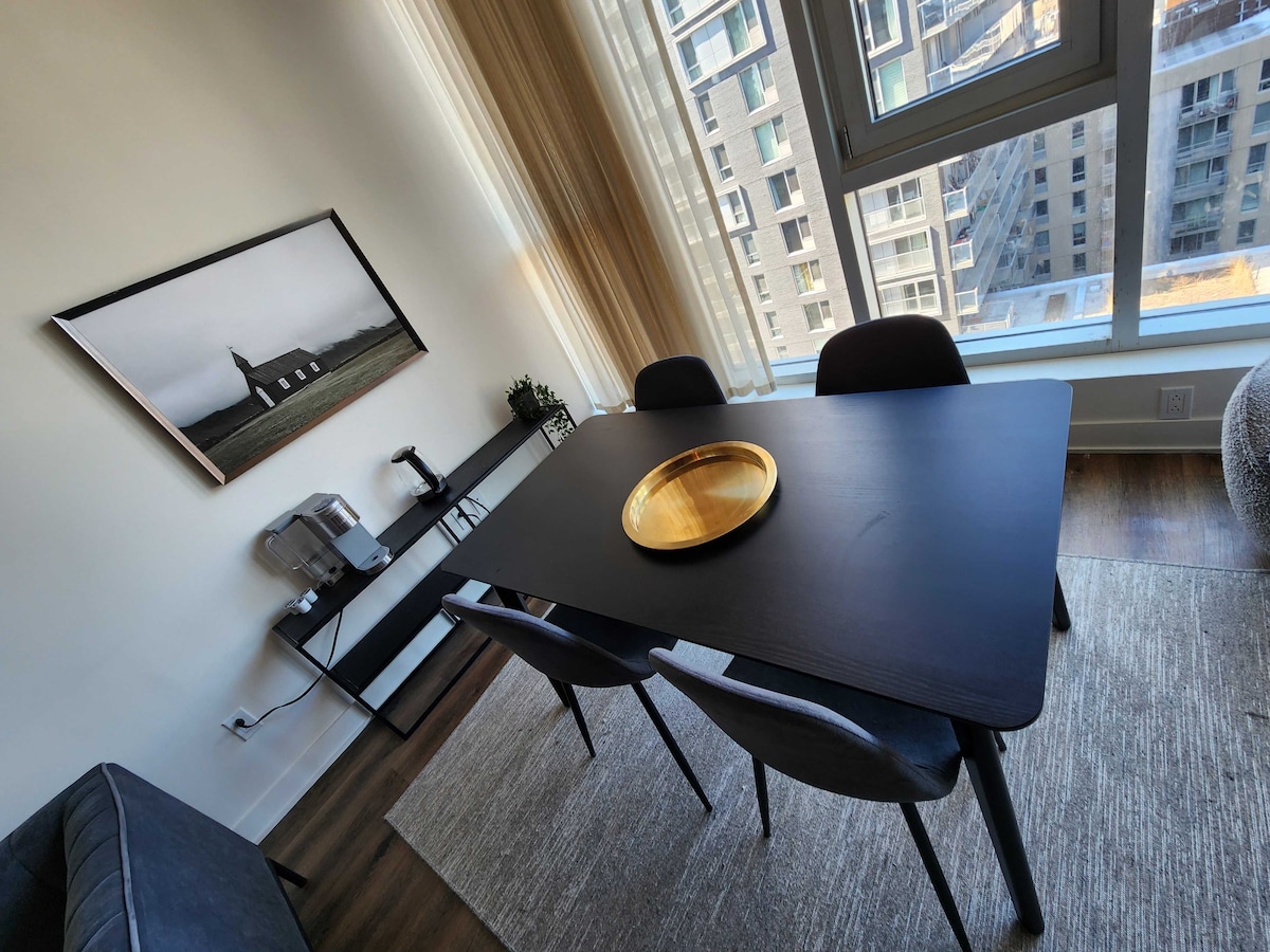 VIP Stays Downtown - Modern & Minimalist 2BR Condo