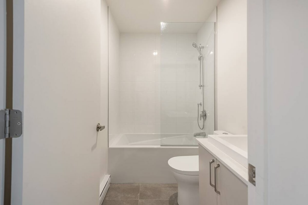 VIP Stays Downtown - Modern & Minimalist 2BR Condo