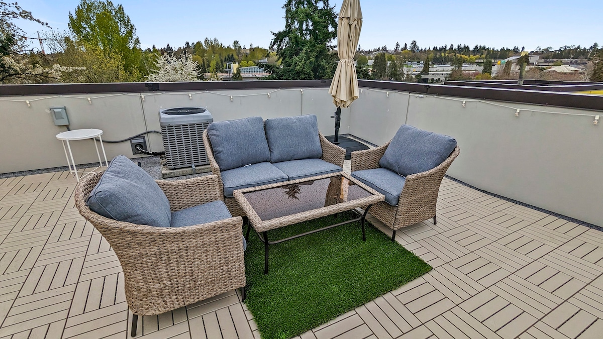 Your Seattle Oasis: Rooftop Patio, 3BR/2BA House