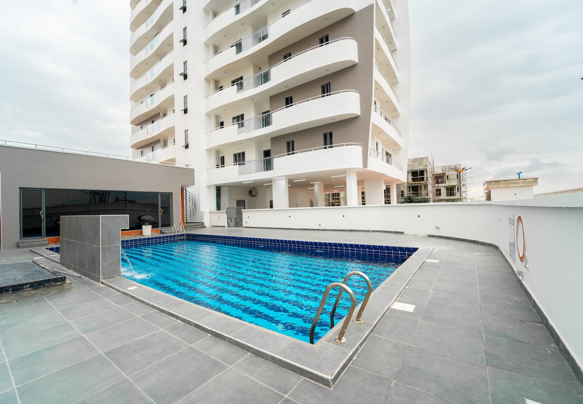Luxury Haven 2-Bed Smart Home with Pool & Gym
