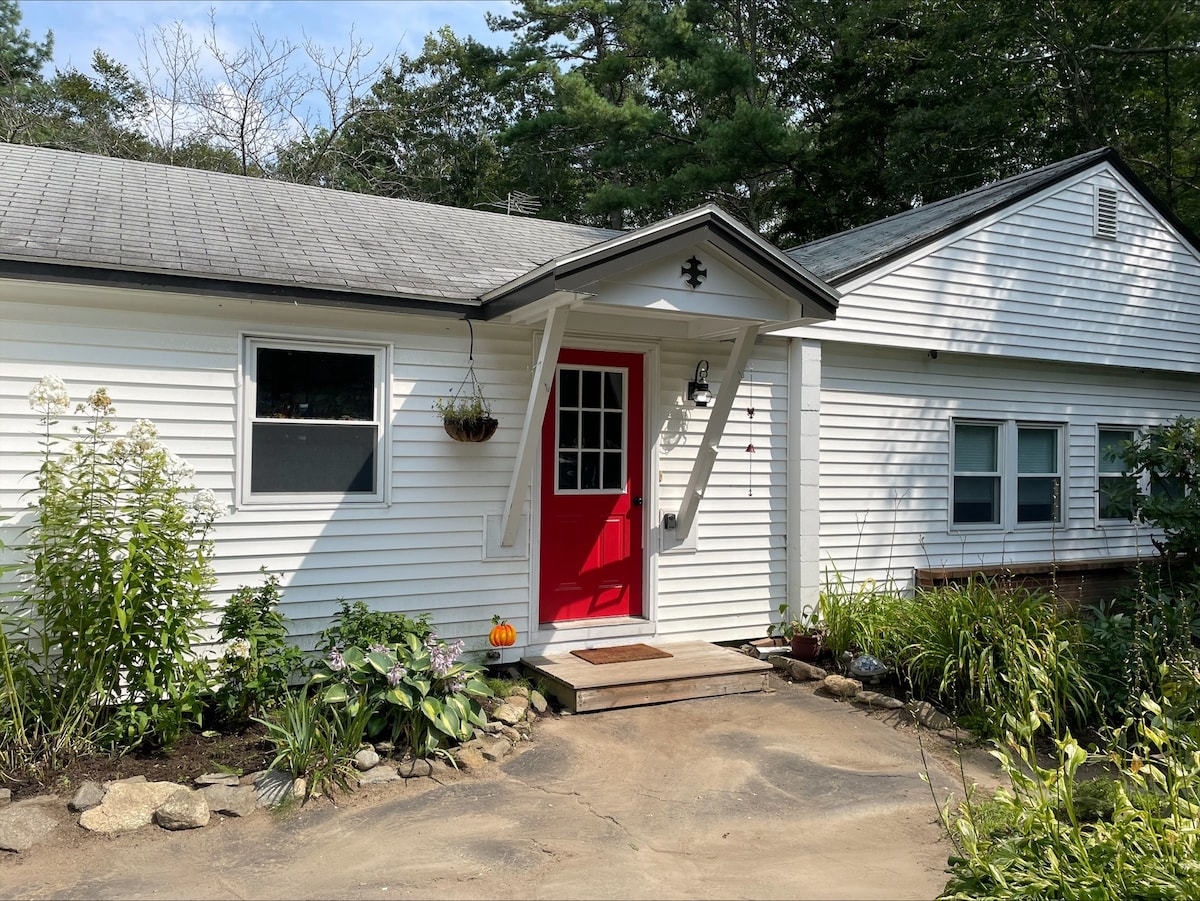 Charming Boothbay Cottage