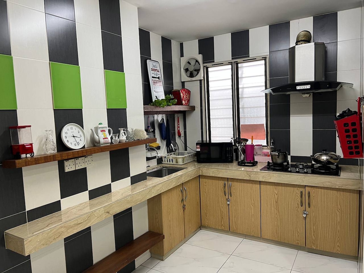 Subang Jaya/Sunway Homestay (Family/Friend-16pax+)