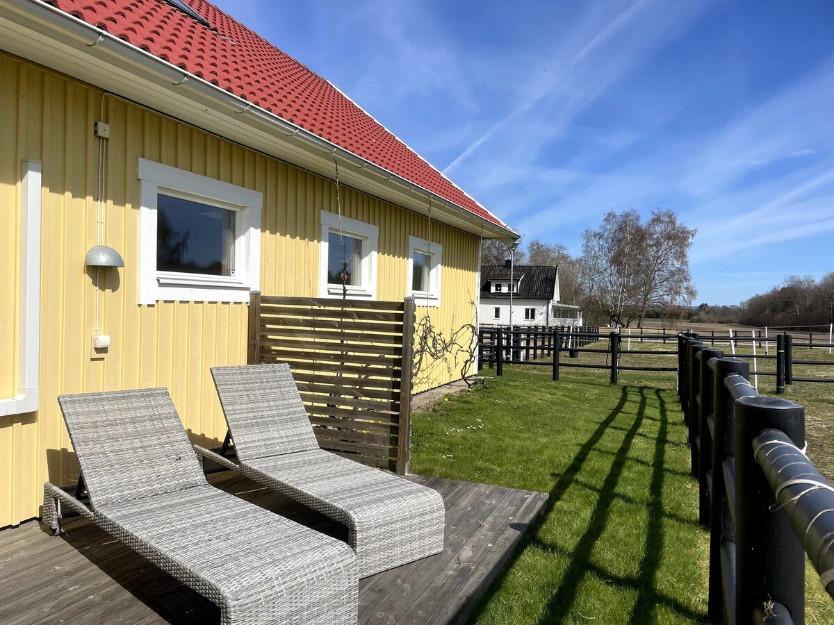 House in Gullbrandstorp- city & beach