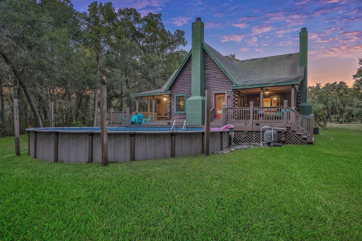 Cozy 4BR Cabin with BBQ and pool