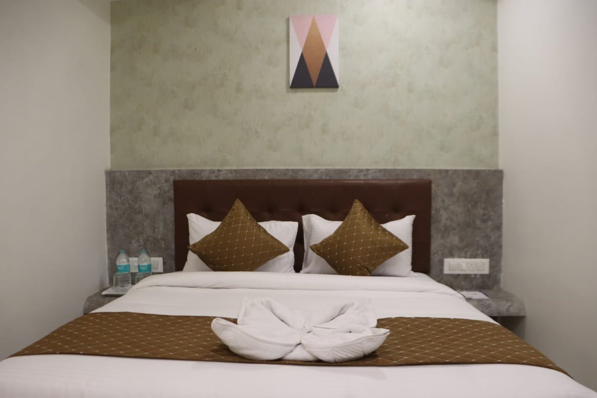 Signum Spacious Room - Rajkot