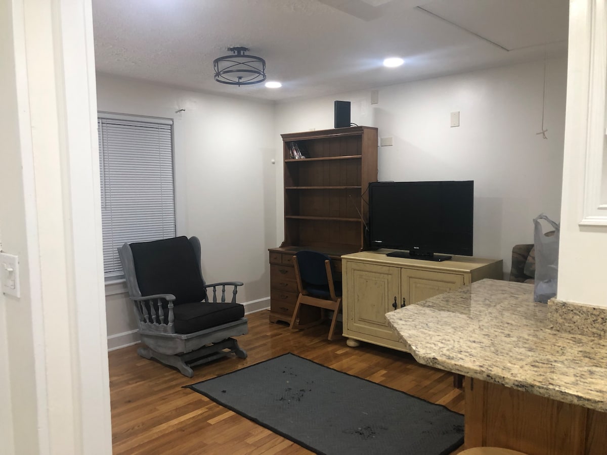 Clean & Quiet Furnished Room
