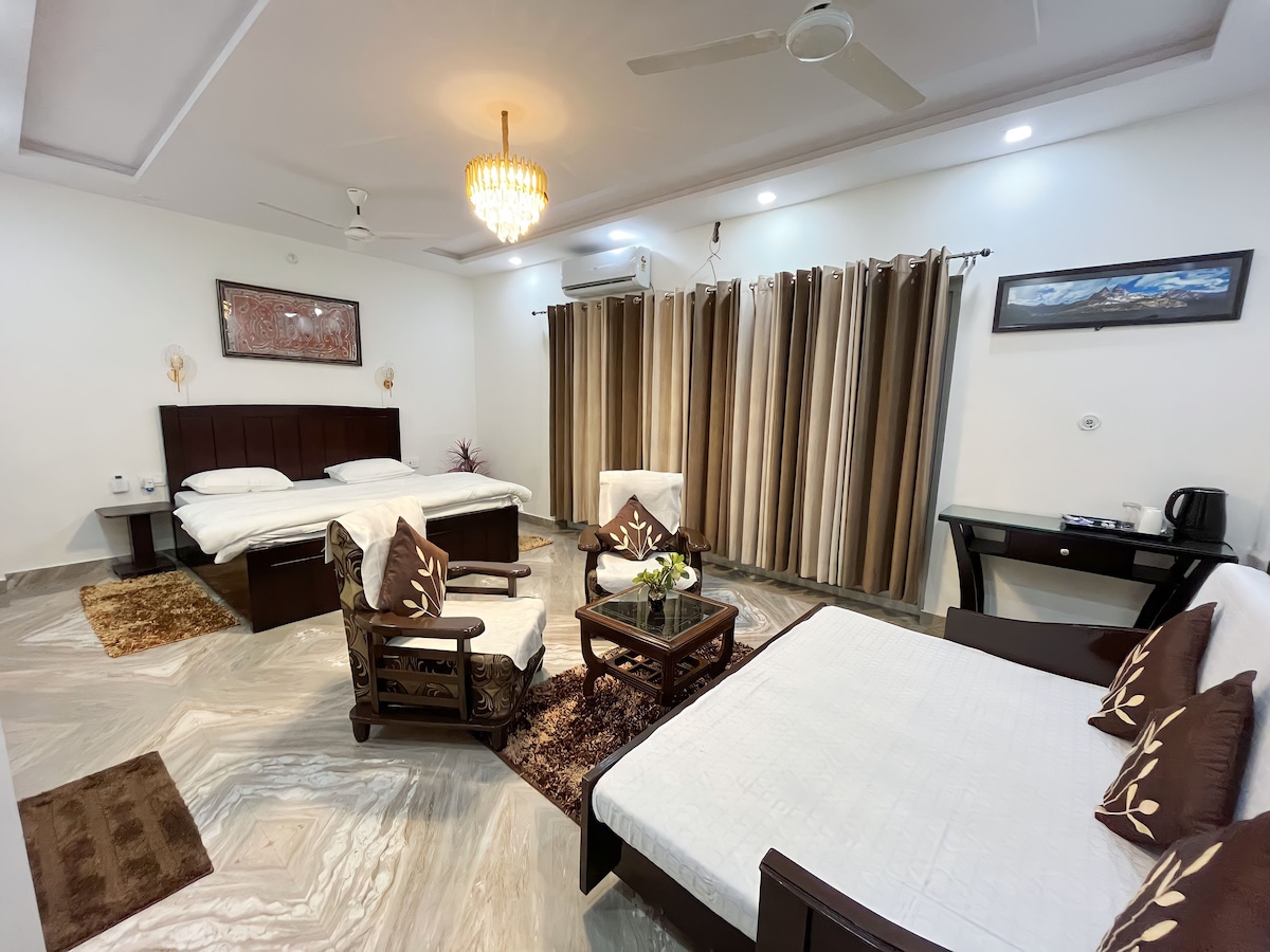 Cozy Bed & Breakfast near Taj Mahal- 9 min walk