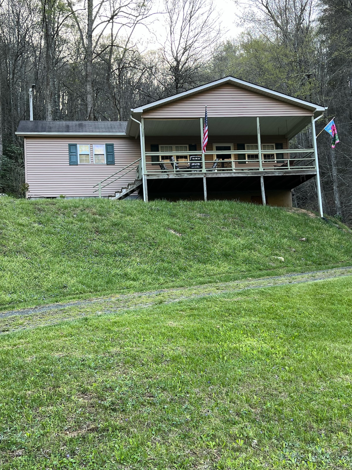 Lil' Cabin off the Blue Ridge Parkway