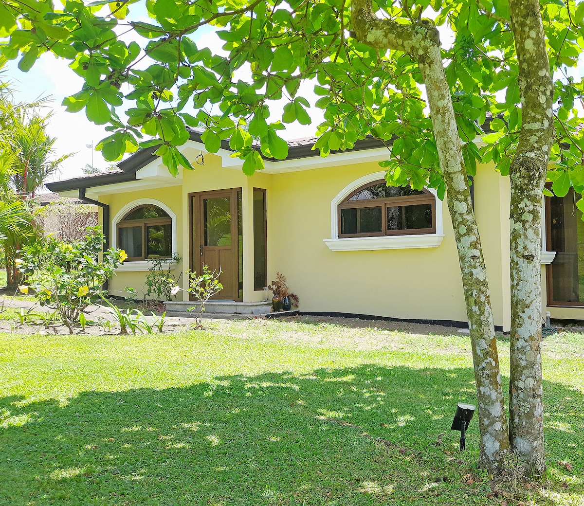 Lake Arenal 2 Bed Villa - Stunning Views Pool Gym