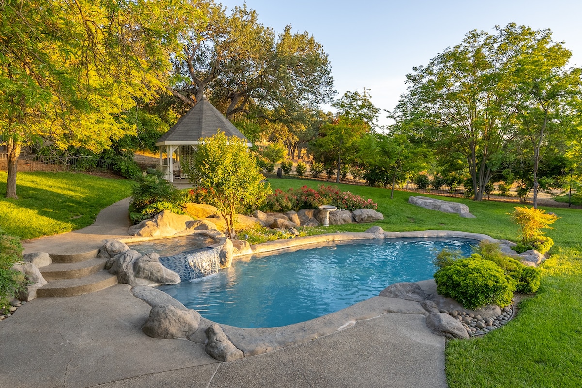 Oaks and Roses Ranch - Pool and Spa Property!
