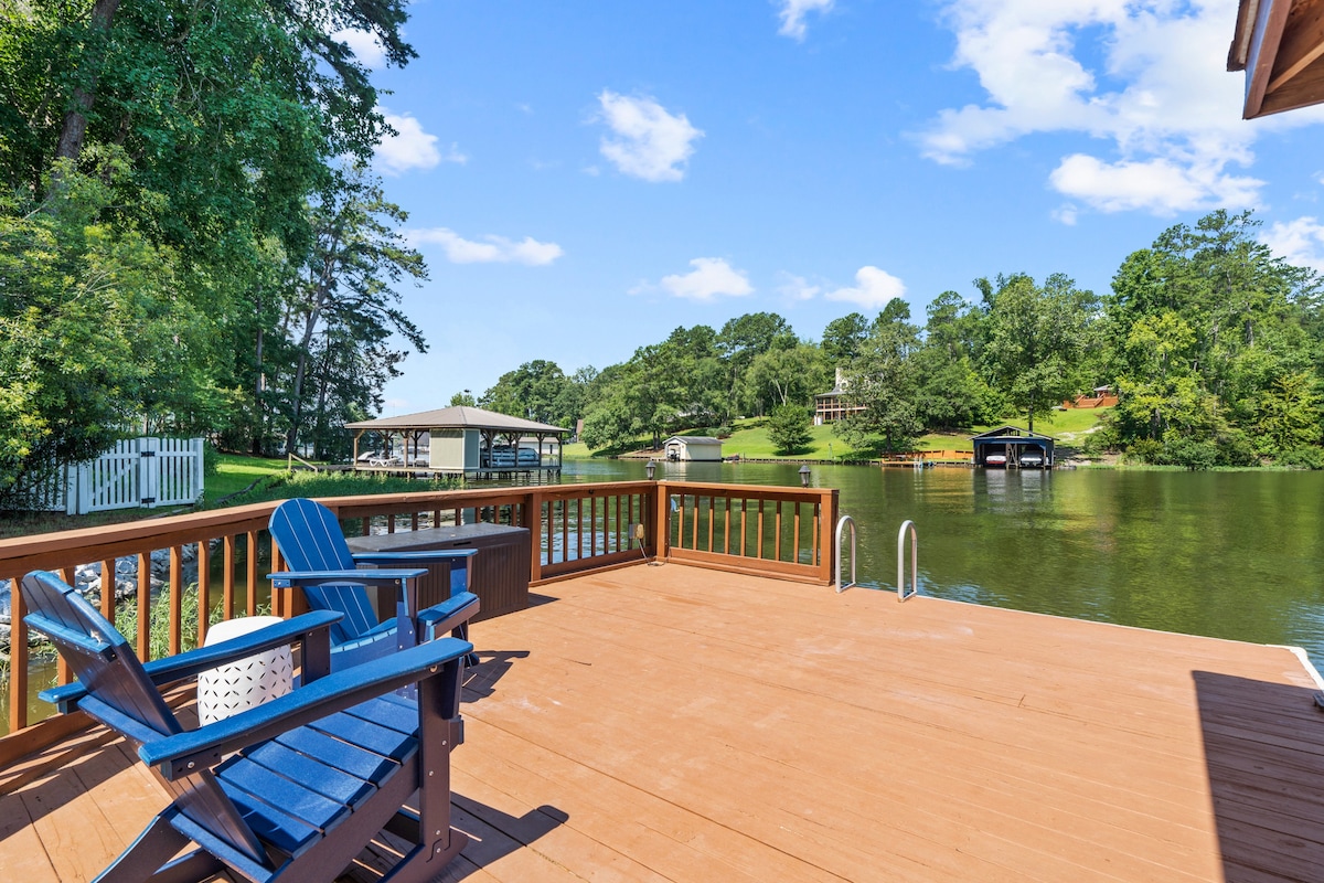 Lake Sinclair Family Getaway - kayaks and fire pit