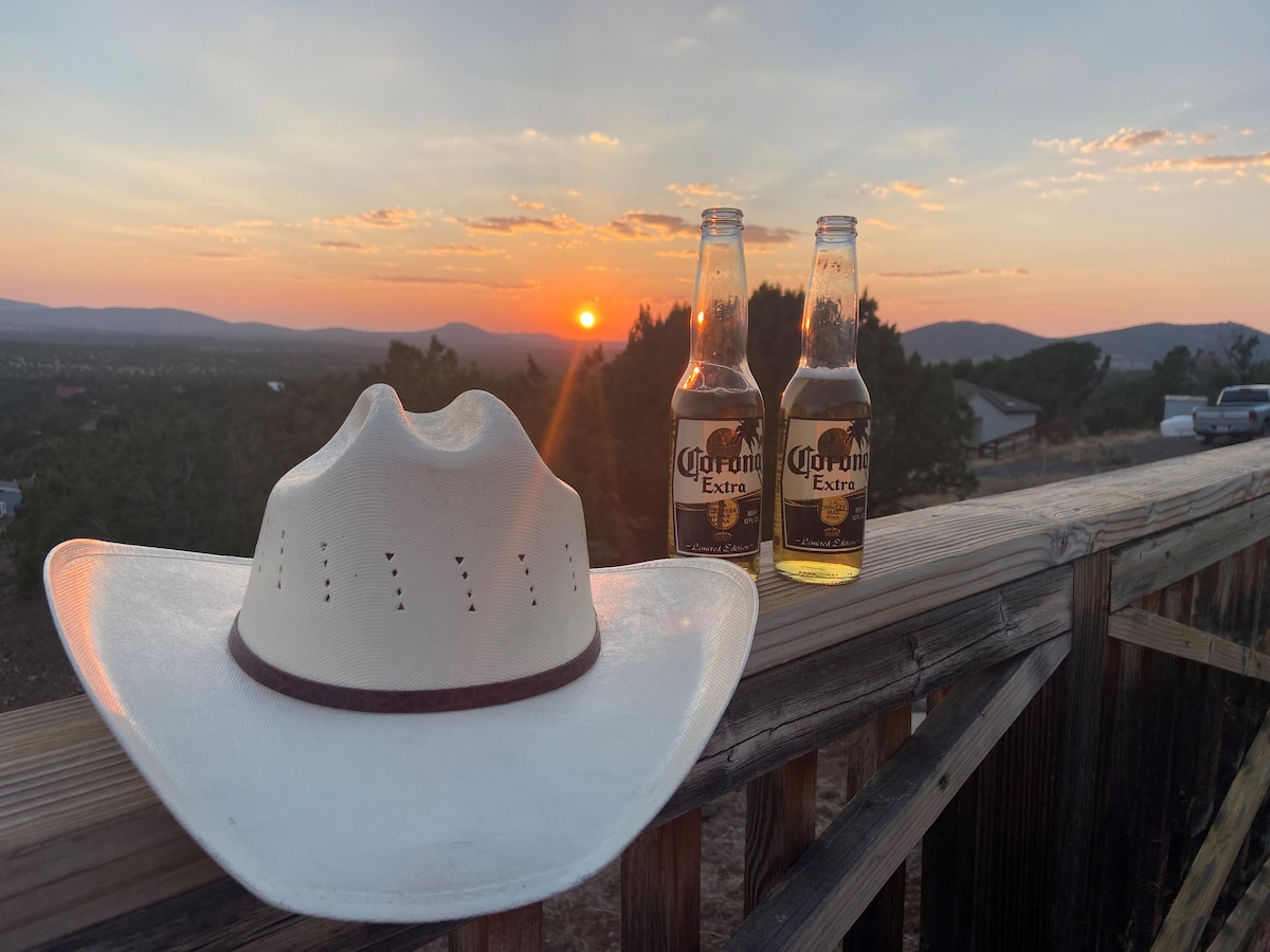 Grand Canyon Sunset Hill~Views~Porch Sitting~Comfy