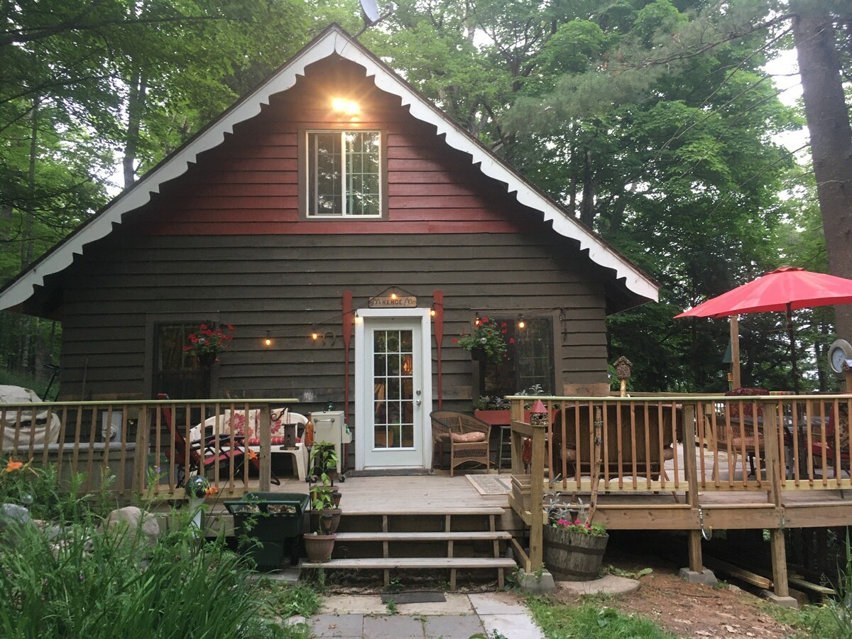 Cozy North Twin Lake Cottage