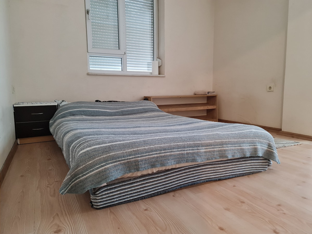 Authentic Room close to sea & uni.
animal friendly