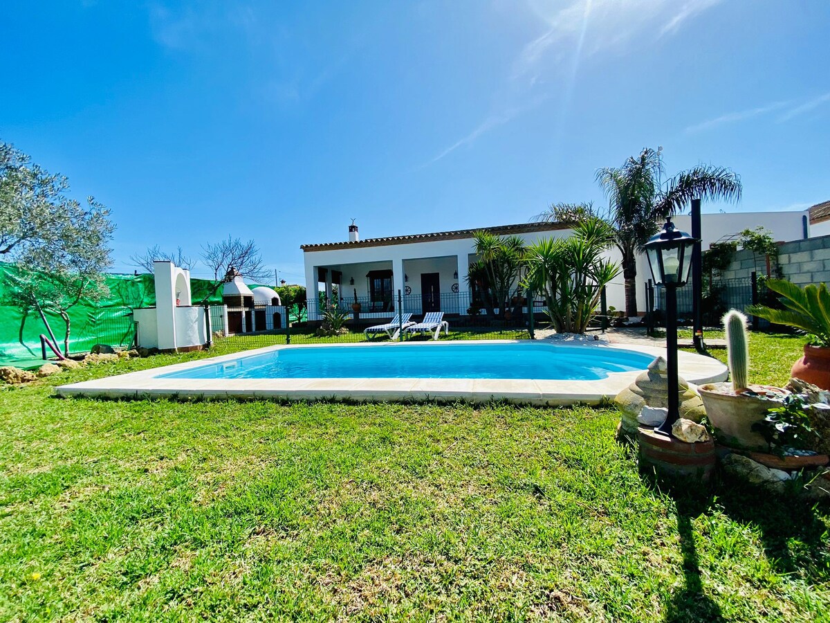 Casa andaluza con jardín y piscina privados