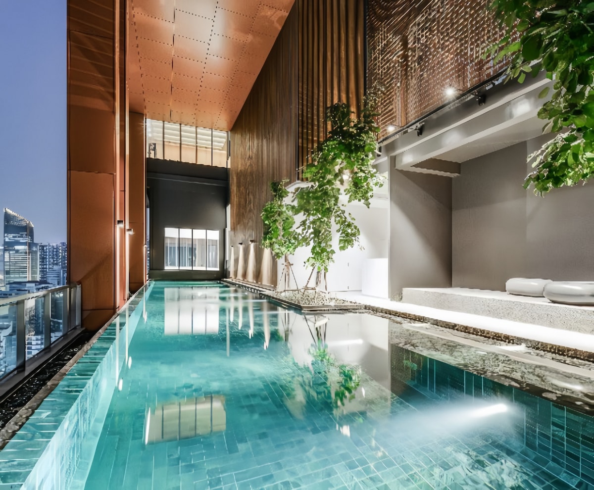 市区核心 BTS Asoke Phrom Phong Sukhumvit 舒适高层公寓 天空泳池花园