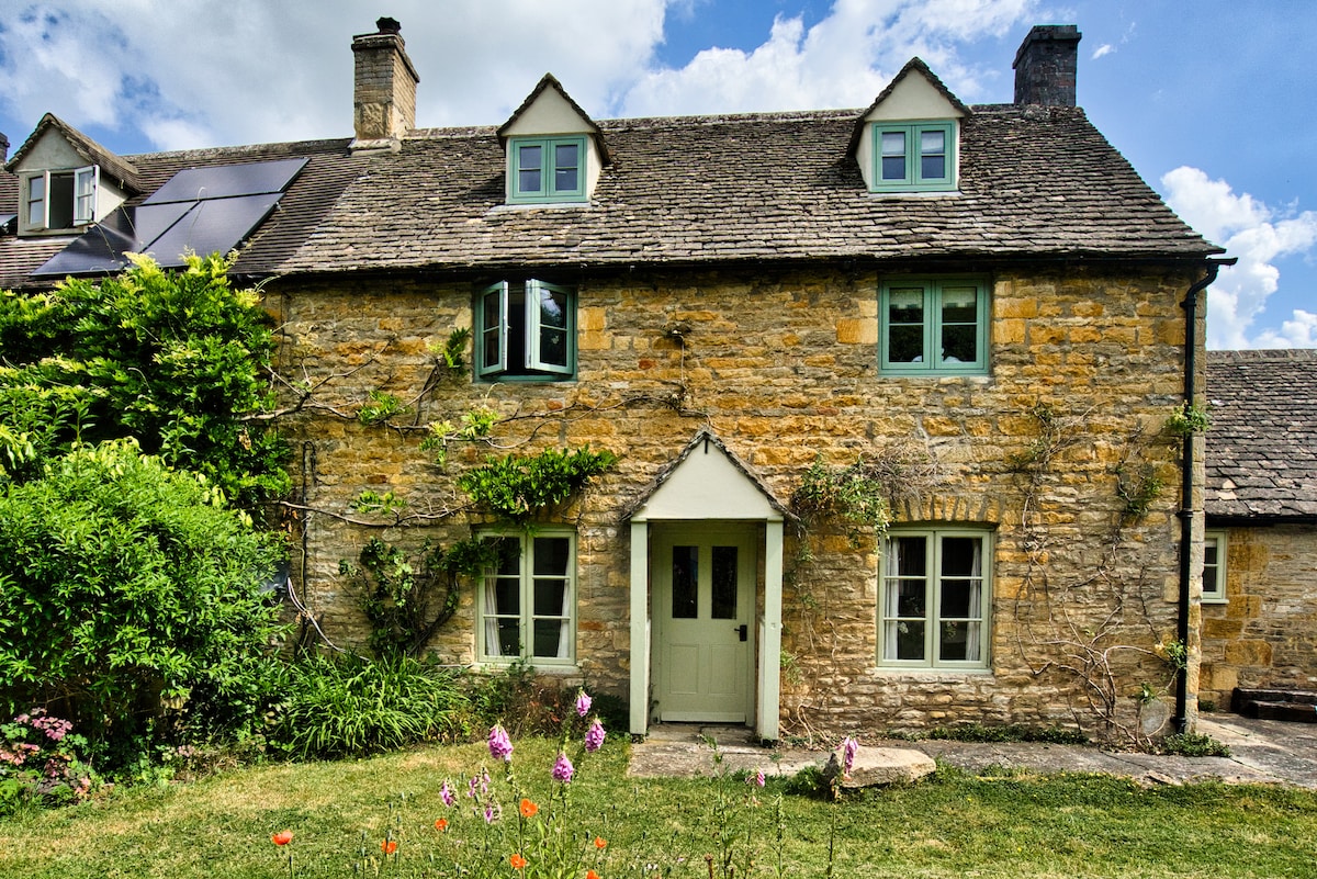 Spacious Cotswold Cottage with super king bed