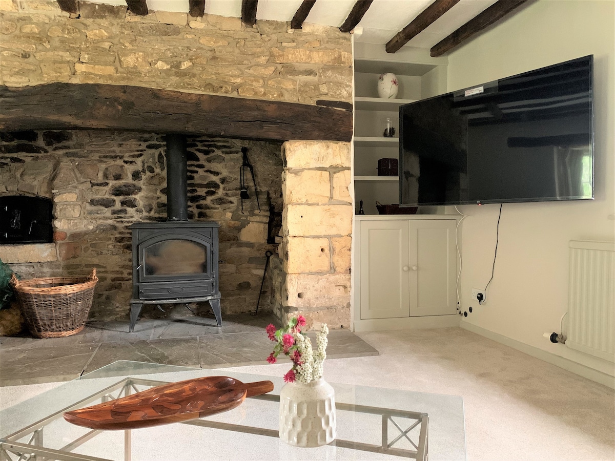 Spacious Cotswold Cottage with super king bed