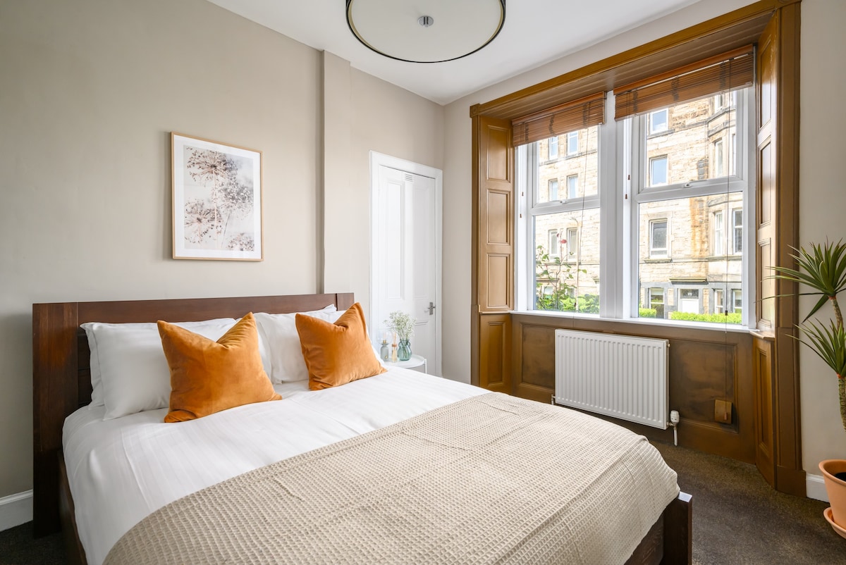 1BR Edge of Holyrood Park Flat