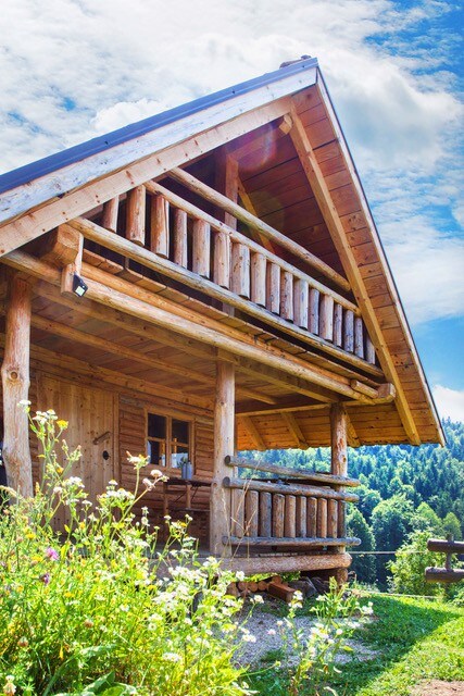 Ranch at Geti – An old wooden log cabin