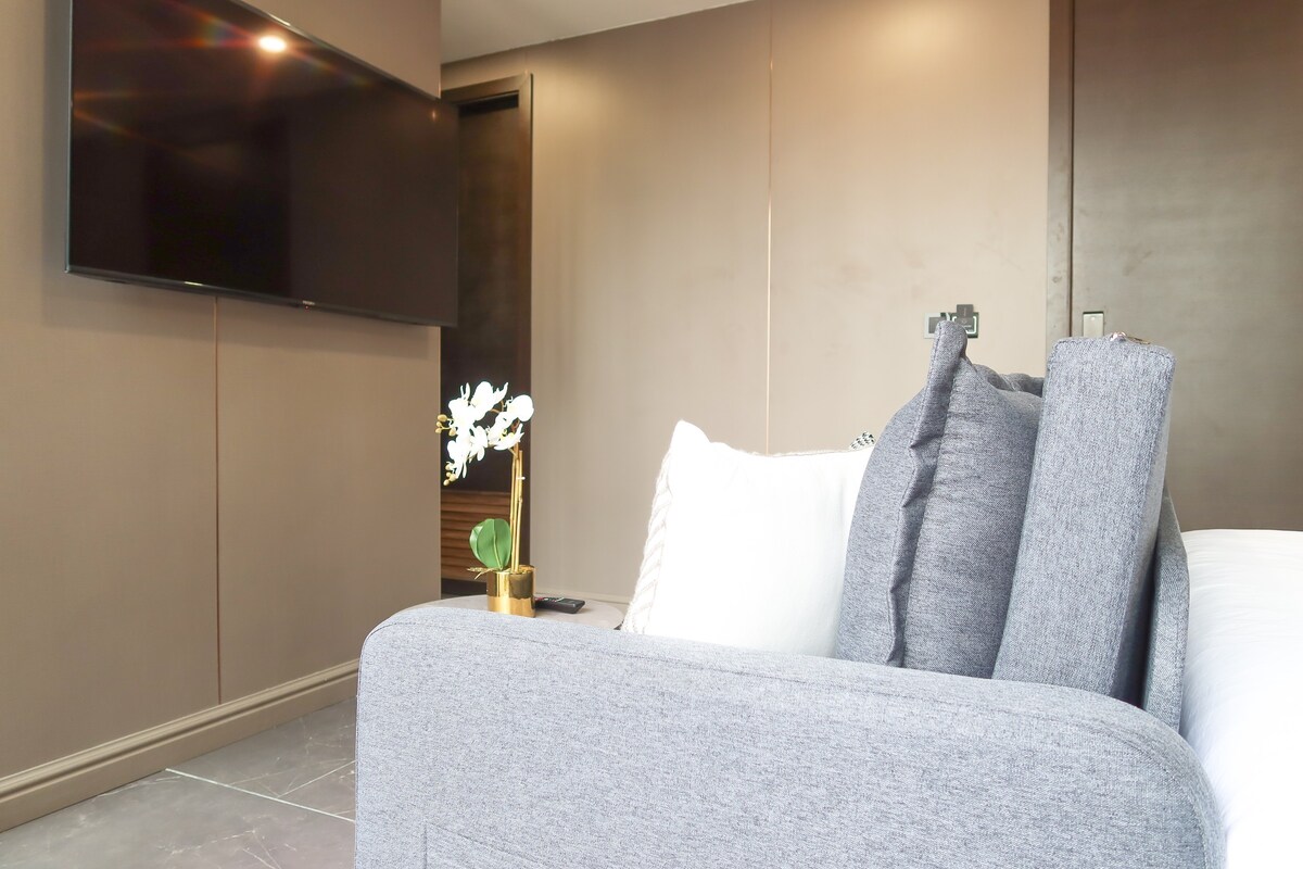 New Cozy Studio Suite w Balcony@City/Somerset Area