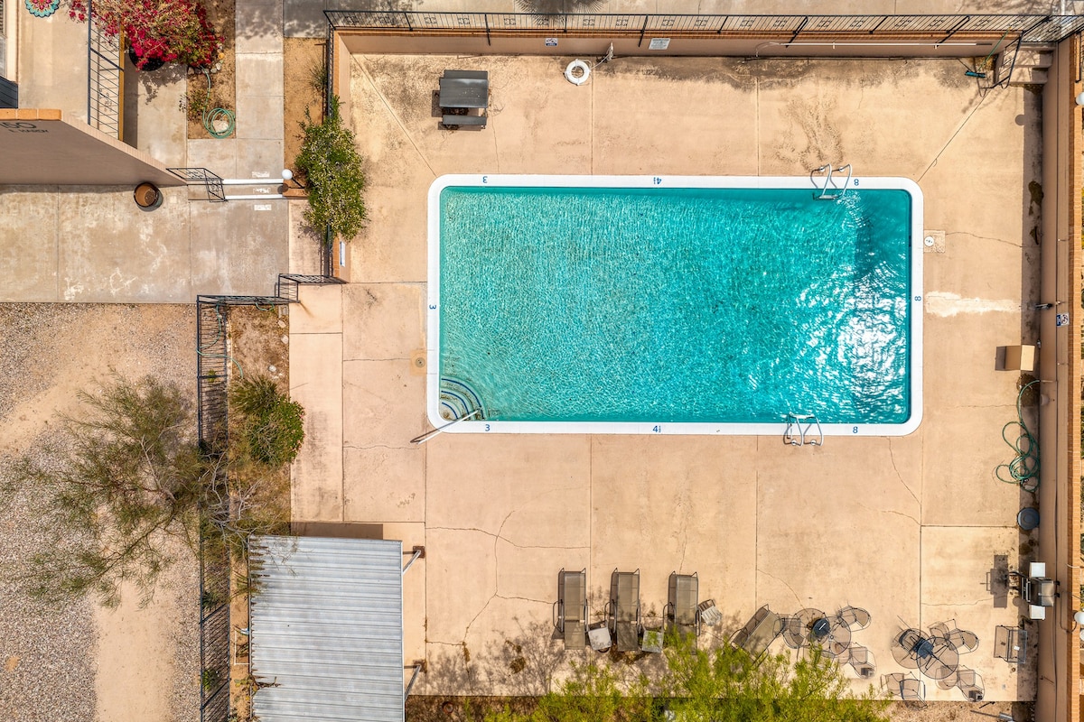 Cozy & Quiet Modern Desert Getaway - 24/7 Pool