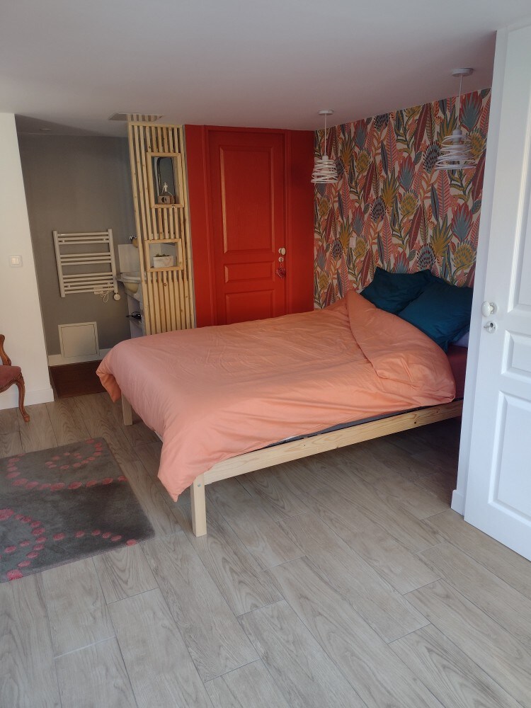 Chambre de 13 m2 accès extérieur, direct Paris