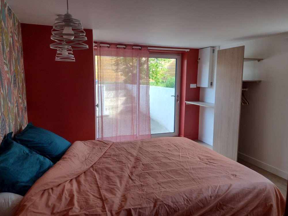 Chambre de 13 m2 accès extérieur, direct Paris