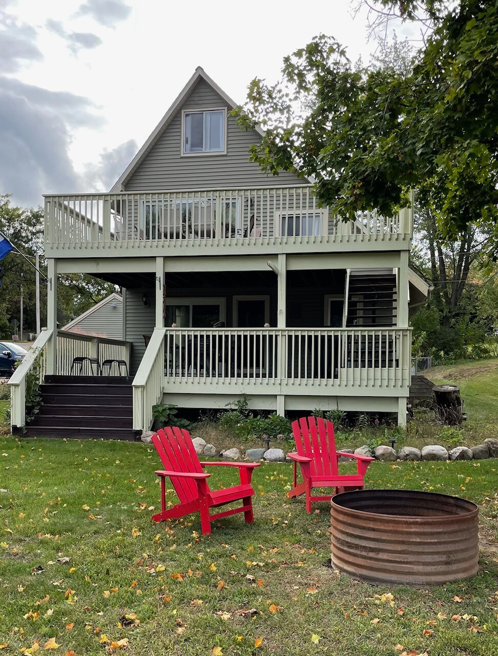 Tranquil, Unique, Cozy Family Home near the Lake