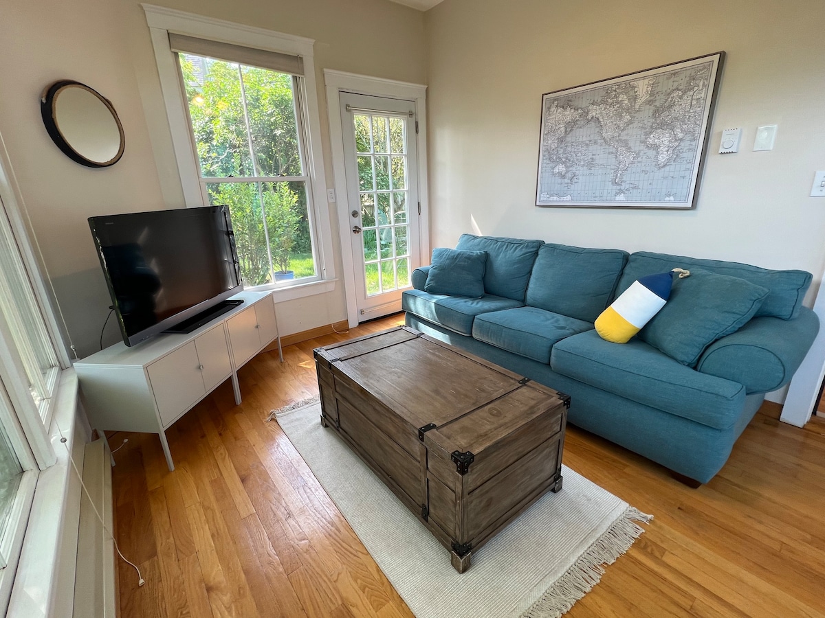 Historic Carriage House | Downtown | Dog Friendly
