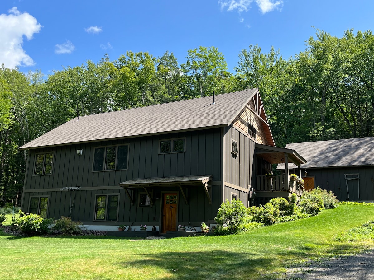 A Country Retreat-Enhanced Studio Apartment